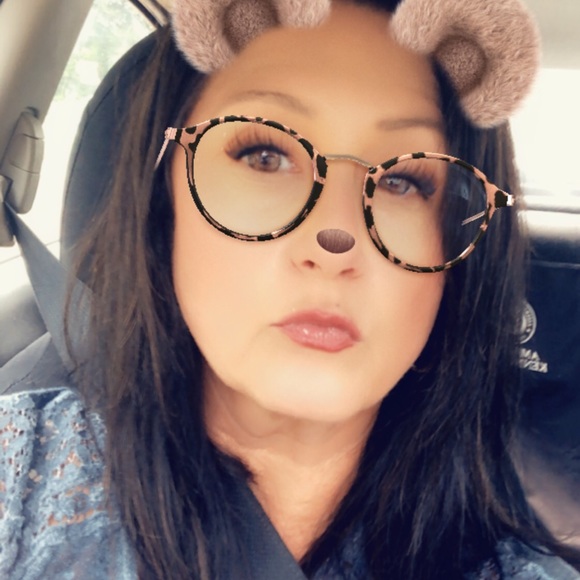 Profile Picture of Lisa Matteson (@lisa_matteson) on Poshmark