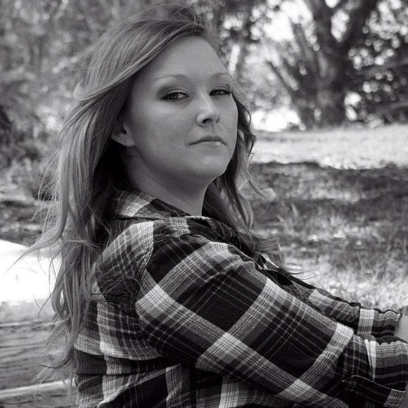 Profile Picture of Sarah Ansteth (@mayer901) on Poshmark