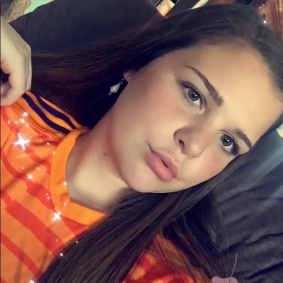 Profile Picture of Jade Cox (@jadecox211) on Poshmark