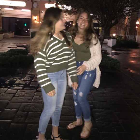 Taylor Cleator - Poshmark Profile Picture of Taylor Cleator (@taylorcleator) on Poshmark