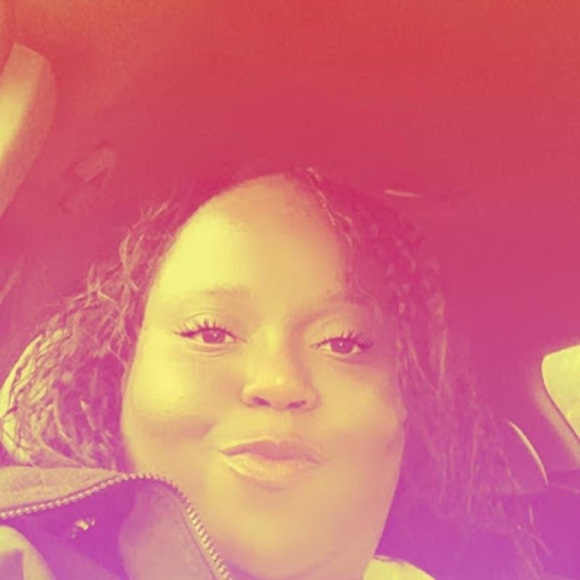 Profile Picture of Ashley Mayfield (@ashleymayfie288) on Poshmark