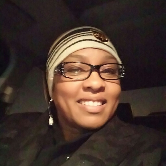 Profile Picture of Sharon Daniel (@danieldiva) on Poshmark