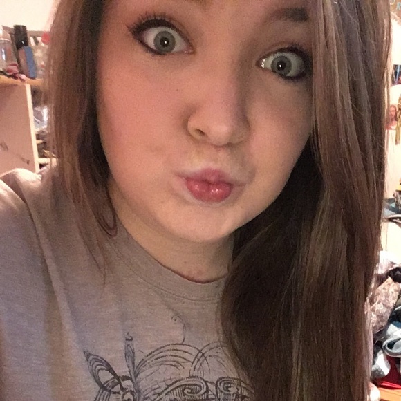 Profile Picture of Demmie Collins (@demmielou) on Poshmark