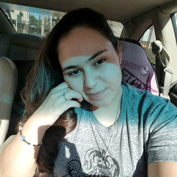 Profile Picture of Daniela Gomez (@dgomezg) on Poshmark