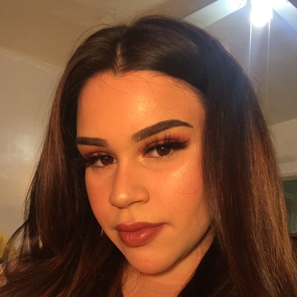 Profile Picture of Marianegely Aldarondo (@marianegely) on Poshmark