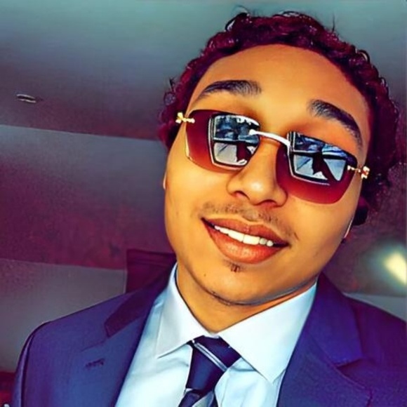 Profile Picture of Joseph Gates (@uneversellc) on Poshmark