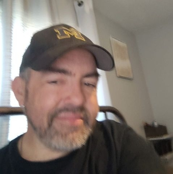 Profile Picture of Daniel Sutherland (@drs05181980) on Poshmark