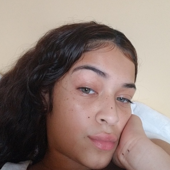 Profile Picture of Noelani Barrientos (@noelthegr8) on Poshmark