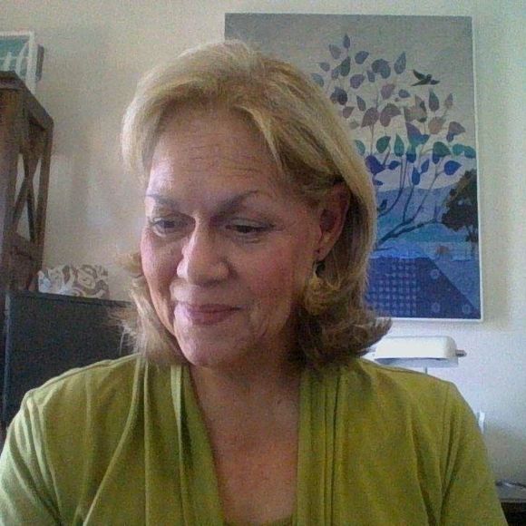 Profile Picture of Dina Garnsey (@dinagarnsey) on Poshmark