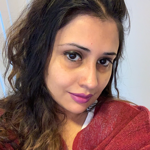 Profile Picture of Isha Singh (@ishasingh0909) on Poshmark