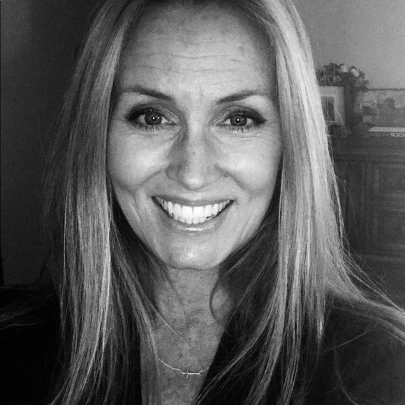 Profile Picture of Cindy Cayton (@cindycayton) on Poshmark