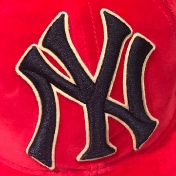 Profile Picture of Aaron Fernandez (@aaronwantsstuff) on Poshmark