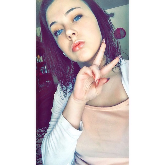 Profile Picture of Tori Holmes (@ayotori18) on Poshmark