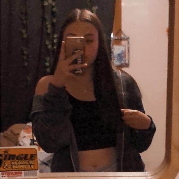 Profile Picture of Dari Kretzer (@dari_kretzer) on Poshmark