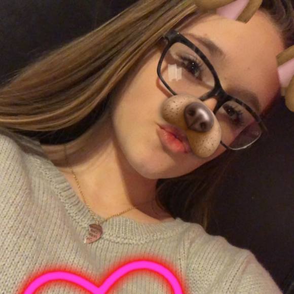 Profile Picture of Mackenzie Ritter (@macgrace812) on Poshmark