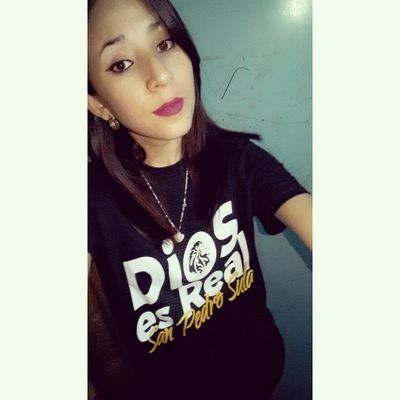 Profile Picture of Elizabeth Echeverría (@Elizabe5721) on Twitter