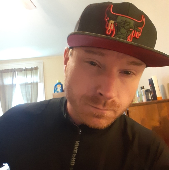 Profile Picture of Matthew Lee (@matthewdean1988) on Poshmark