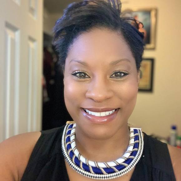 Profile Picture of Lauren Candies (@lcofchs) on Poshmark