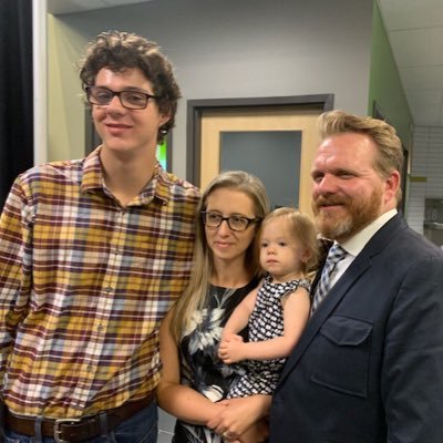 Profile Picture of Melanie Faubert (@MelChampagne) on Twitter