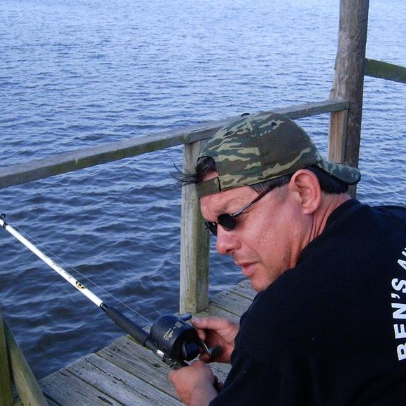 Profile Picture of Benjamin Gomez (@benjamingome871) on Poshmark