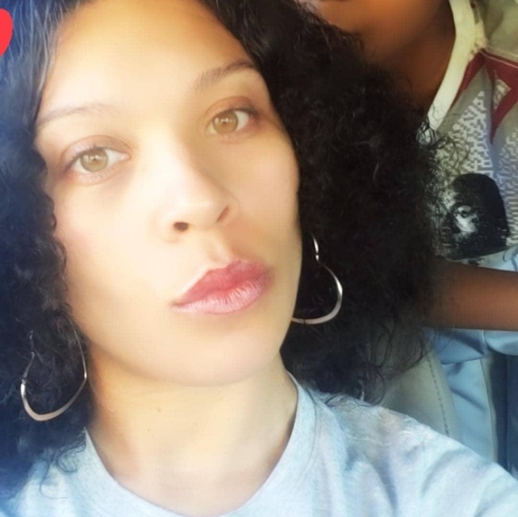 Profile Picture of Alexis Herrington (@aherrington2009) on Poshmark