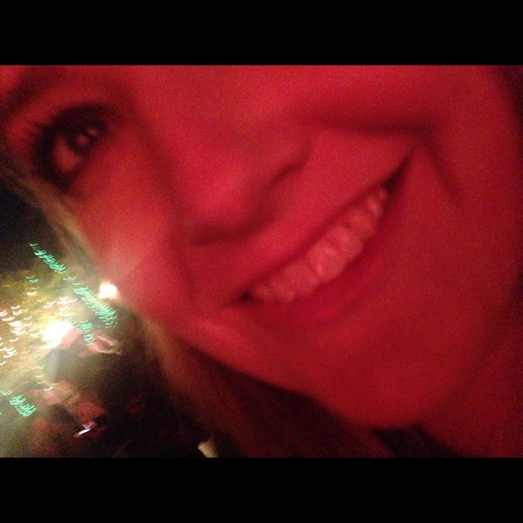 Profile Picture of Jodi Mceachron (@classy501) on Poshmark