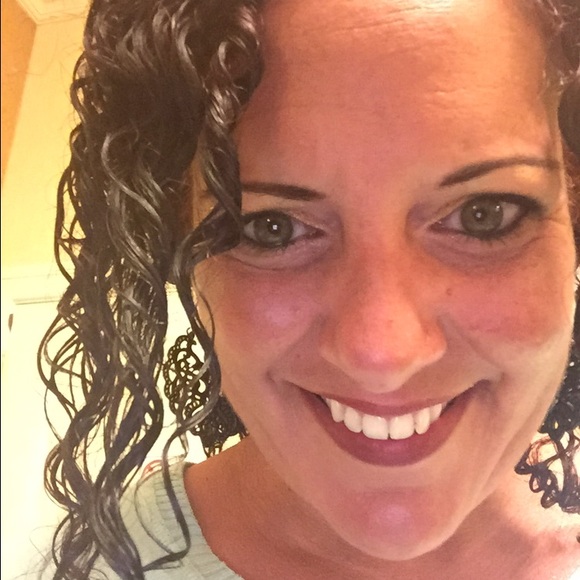 Profile Picture of Nikol Calato (@nikoltyler) on Poshmark