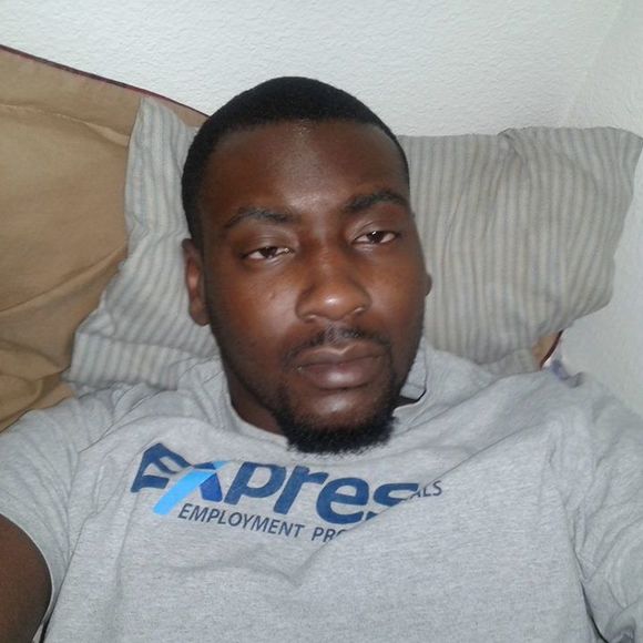 Profile Picture of Damien Davis (@daidai6589) on Poshmark