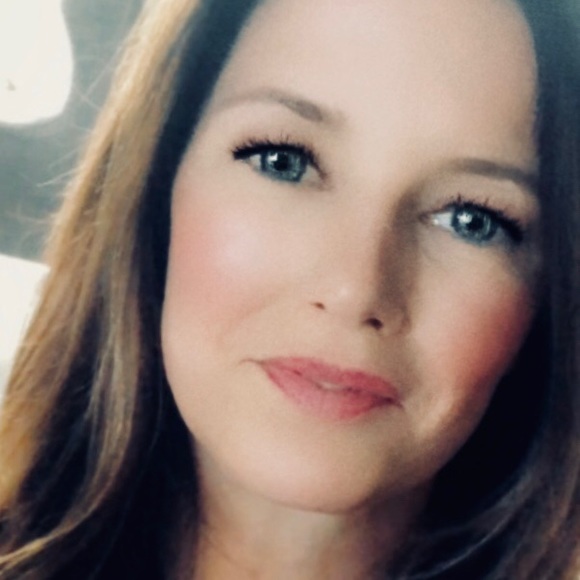 Profile Picture of Barbara Littler (@whitebrickfarm) on Poshmark