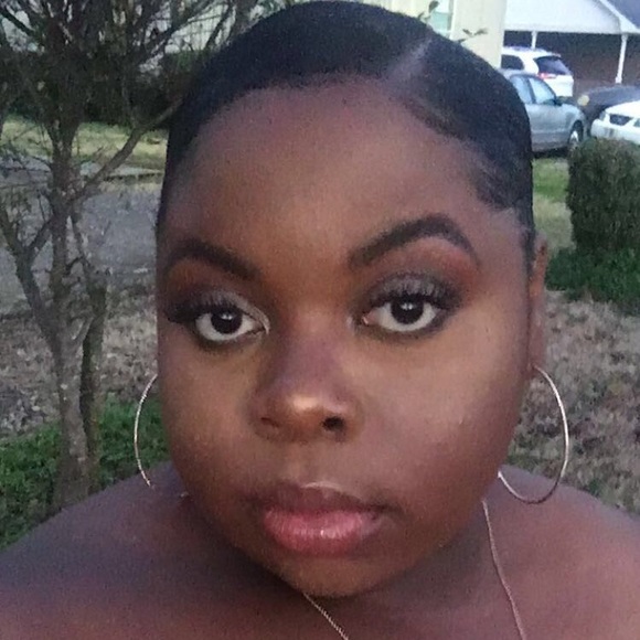 Profile Picture of Donna Booker (@donnaboo22) on Poshmark