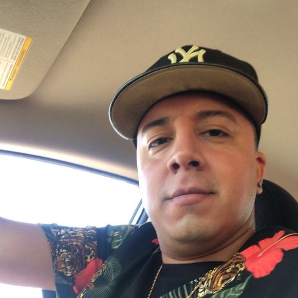 Profile Picture of Derrick Paz (@derrickpaz21) on Poshmark