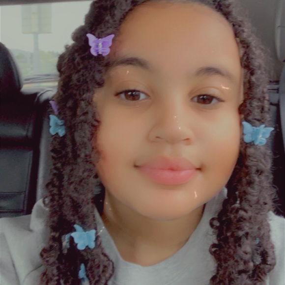 Profile Picture of Anaiya Griley (@blkgrlglowin) on Poshmark