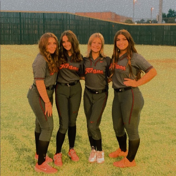 Emma Cavener - Poshmark Profile Picture of Emma Cavener (@emma_kailyn) on Poshmark