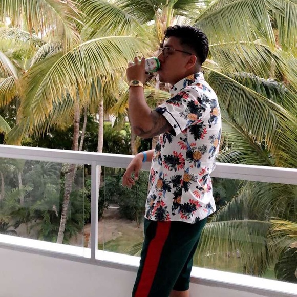 Profile Picture of Kevin Caballero (@kevcab13) on Poshmark