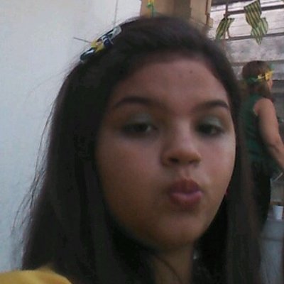 Profile Picture of Bianca Esteves (@biancapadua2013) on Twitter