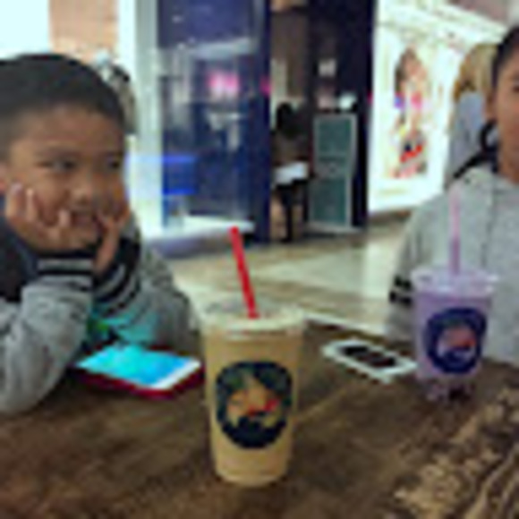 Profile Picture of Jon Hernandez (@jreal77) on Poshmark