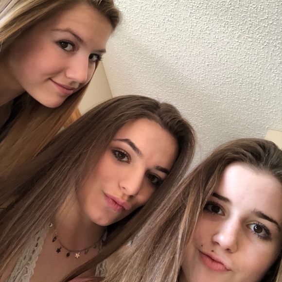 Profile Picture of Lauren Dubej (@laurendubej) on Poshmark