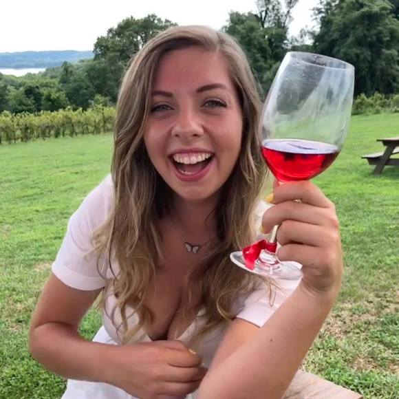 Profile Picture of Molly Garvine (@garvinemo) on Poshmark