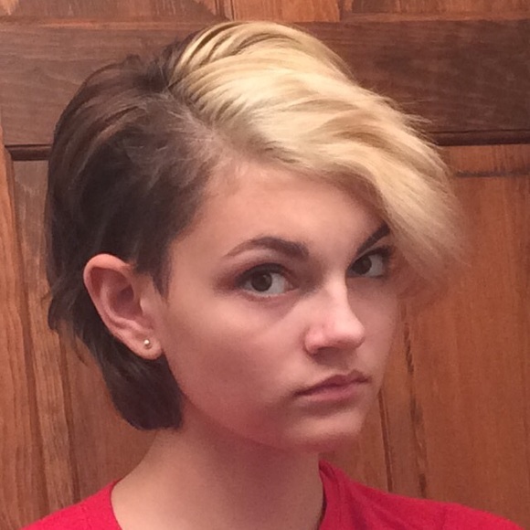 Profile Picture of Chloe Cascini (@chlowhy) on Poshmark