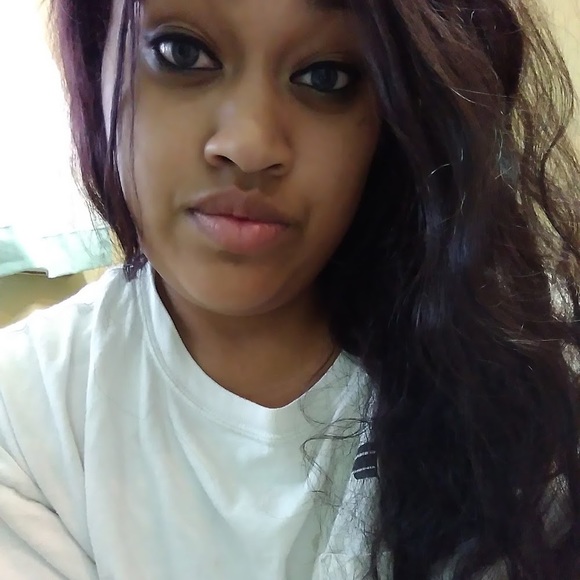 Jojo Santos - Poshmark Profile Picture of Jojo Santos (@catrachita2009) on Poshmark