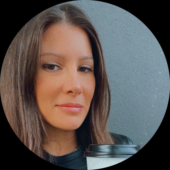 Profile Picture of Lisa Seery (@lis235) on Poshmark