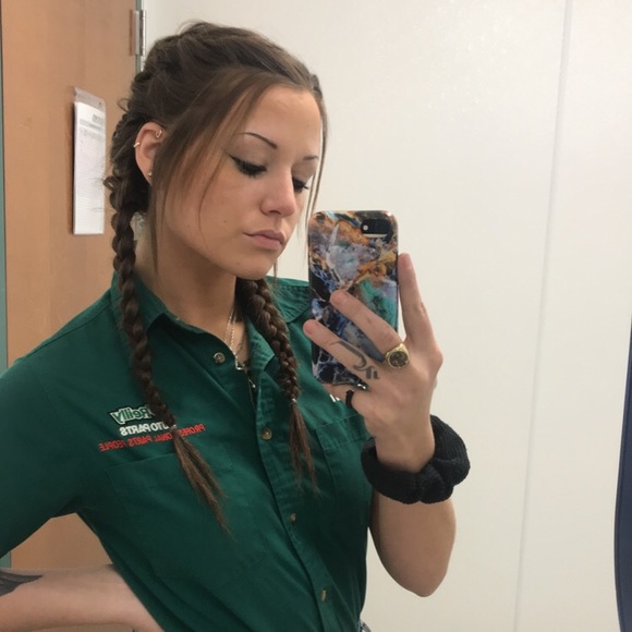 Profile Picture of Kaitlin Romack (@kaitlinromack_) on Poshmark