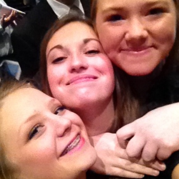 Profile Picture of Brynne Loberger (@bloberger) on Poshmark