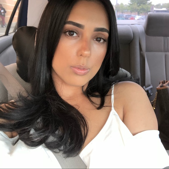 Profile Picture of Melissa Abreu (@melissaabreu284) on Poshmark