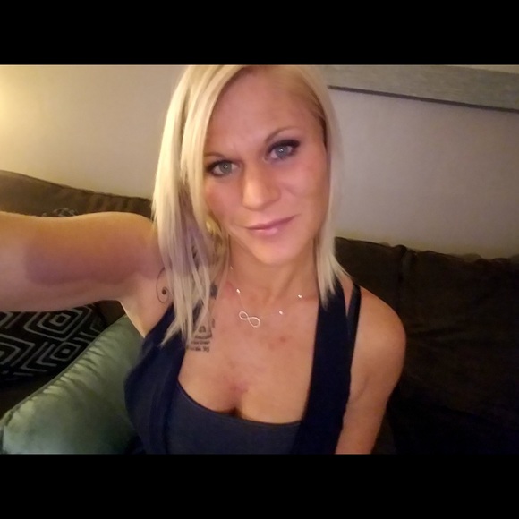 Profile Picture of Amanda Broccoli (@duh0907) on Poshmark