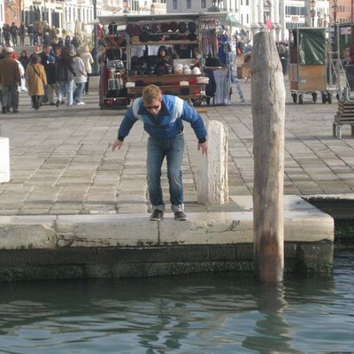 Profile Picture of Duncan Millar (@duncan_deburgh) on Twitter