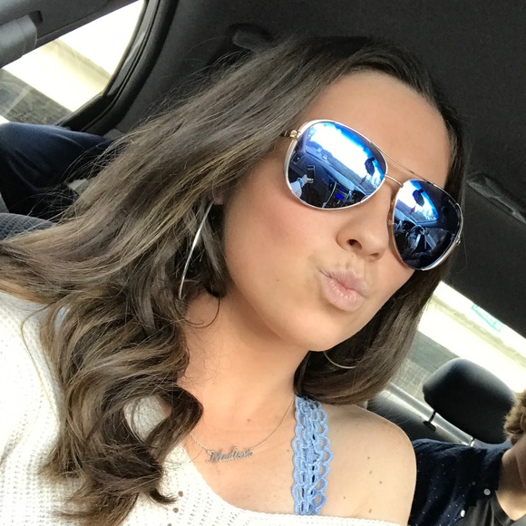 Profile Picture of Madison Saraceni (@madisonsaraceni) on Poshmark