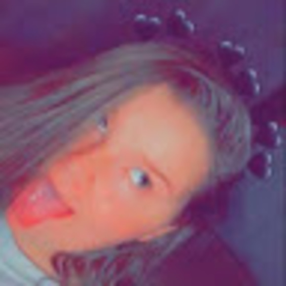Profile Picture of Hailie Byrd (@hailie_byrd) on Poshmark