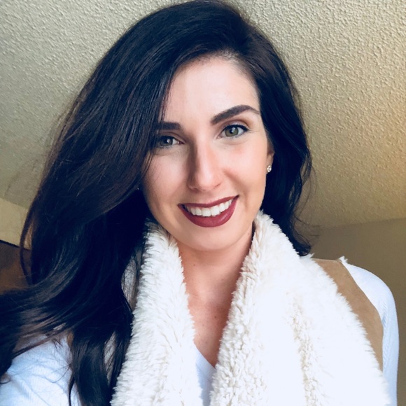 Profile Picture of Jillian Chasey (@jillianchasey) on Poshmark