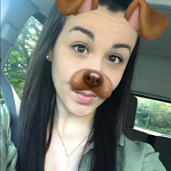 Profile Picture of Danielle Darcy (@ddarcy323) on Poshmark